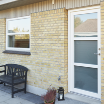 Top-guided window and entrance door with 68mm glazing bars